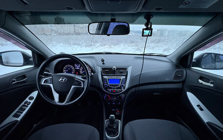 Hyundai Solaris II рестайлинг, 2012 год, 700 000 рублей, 8 фотография