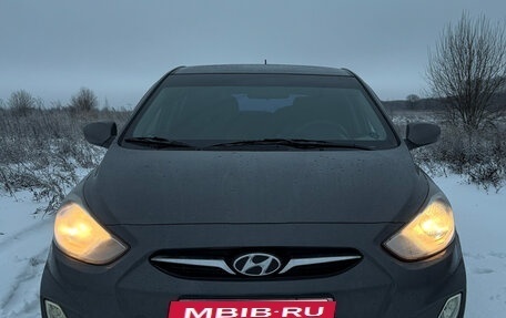 Hyundai Solaris II рестайлинг, 2012 год, 700 000 рублей, 3 фотография
