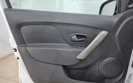 Renault Logan II, 2018 год, 790 000 рублей, 7 фотография