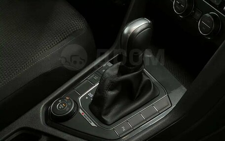 Volkswagen Tiguan II, 2020 год, 2 997 000 рублей, 17 фотография