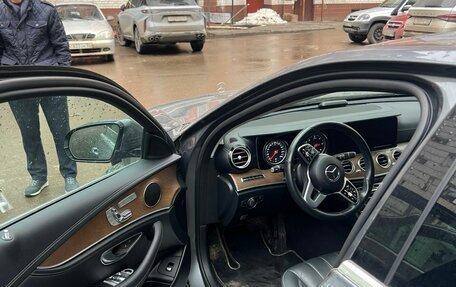 Mercedes-Benz E-Класс, 2019 год, 3 870 000 рублей, 4 фотография