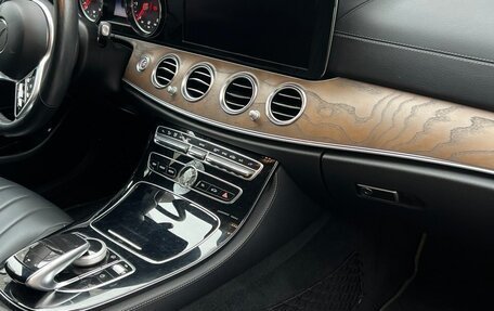 Mercedes-Benz E-Класс, 2019 год, 3 870 000 рублей, 6 фотография
