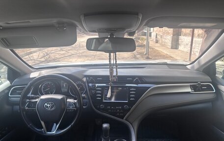 Toyota Camry, 2019 год, 1 900 000 рублей, 5 фотография