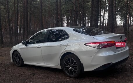 Toyota Camry, 2019 год, 1 900 000 рублей, 4 фотография