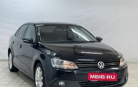 Volkswagen Jetta VI, 2011 год, 999 000 рублей, 2 фотография