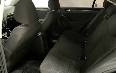 Volkswagen Jetta VI, 2011 год, 999 000 рублей, 12 фотография