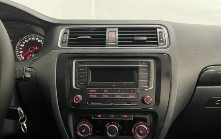 Volkswagen Jetta VI, 2011 год, 999 000 рублей, 14 фотография