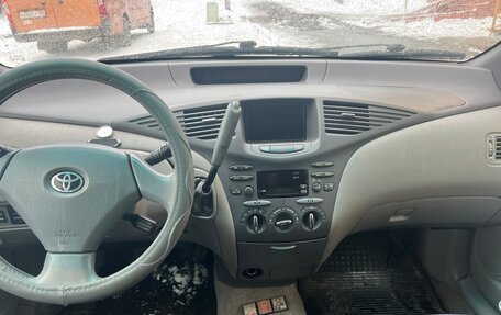 Toyota Prius IV XW50, 2002 год, 400 000 рублей, 6 фотография