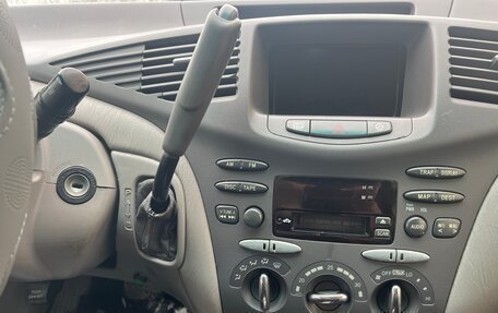 Toyota Prius IV XW50, 2002 год, 400 000 рублей, 8 фотография