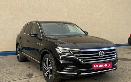 Volkswagen Touareg III, 2019 год, 4 350 000 рублей, 3 фотография