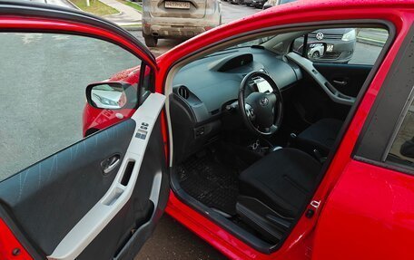 Toyota Yaris III рестайлинг, 2008 год, 630 000 рублей, 24 фотография