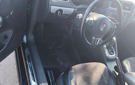 Volkswagen Jetta VI, 2013 год, 740 000 рублей, 6 фотография