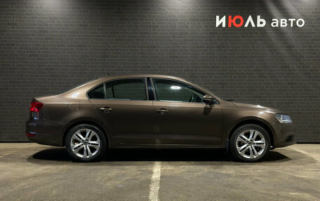 Volkswagen Jetta VI, 2013 год, 990 000 рублей, 4 фотография