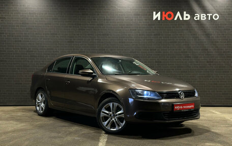 Volkswagen Jetta VI, 2013 год, 990 000 рублей, 3 фотография