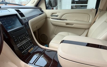 Cadillac Escalade III, 2007 год, 2 950 000 рублей, 17 фотография