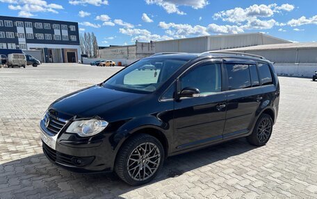 Volkswagen Touran III, 2008 год, 635 000 рублей, 3 фотография