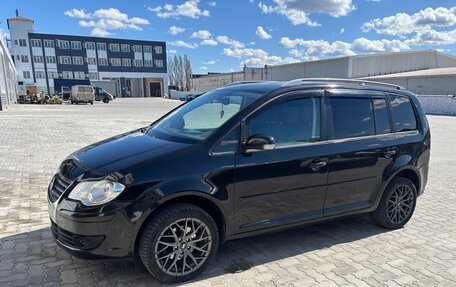 Volkswagen Touran III, 2008 год, 635 000 рублей, 4 фотография