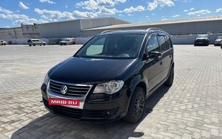 Volkswagen Touran III, 2008 год, 635 000 рублей, 2 фотография