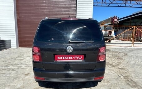 Volkswagen Touran III, 2008 год, 635 000 рублей, 21 фотография