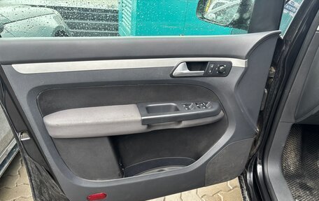 Volkswagen Touran III, 2008 год, 635 000 рублей, 29 фотография