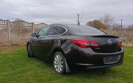 Opel Astra J, 2014 год, 835 000 рублей, 2 фотография