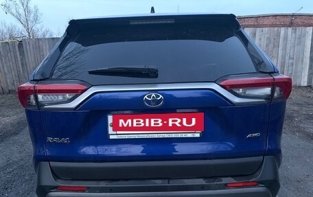 Toyota RAV4, 2021 год, 3 699 999 рублей, 7 фотография
