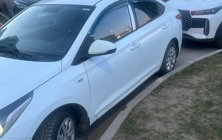 Hyundai Solaris II рестайлинг, 2017 год, 750 000 рублей, 2 фотография