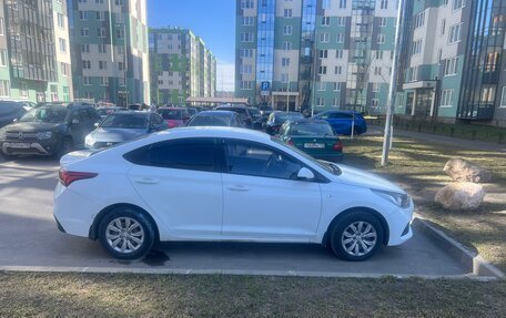 Hyundai Solaris II рестайлинг, 2017 год, 750 000 рублей, 23 фотография