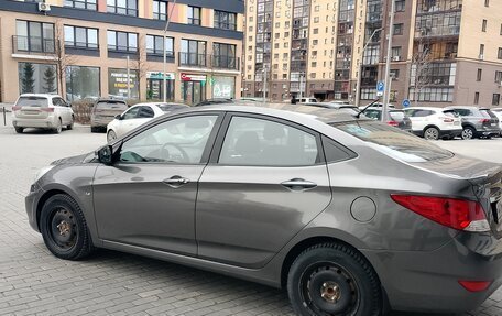 Hyundai Solaris II рестайлинг, 2013 год, 950 000 рублей, 2 фотография
