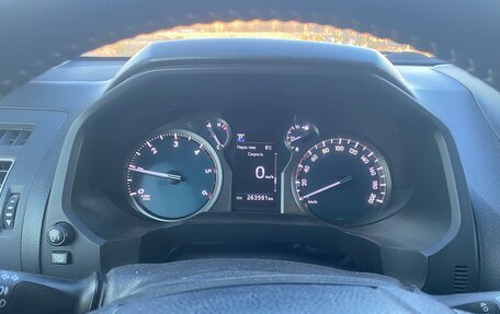 Toyota Land Cruiser Prado 150 рестайлинг 2, 2018 год, 4 500 000 рублей, 5 фотография