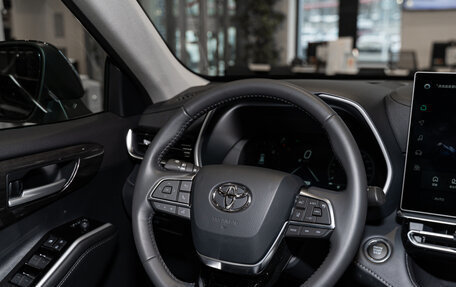 Toyota Highlander, 2025 год, 5 890 000 рублей, 21 фотография