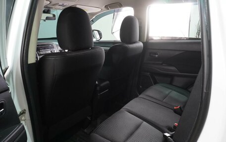 Mitsubishi Outlander III рестайлинг 3, 2017 год, 2 179 000 рублей, 11 фотография