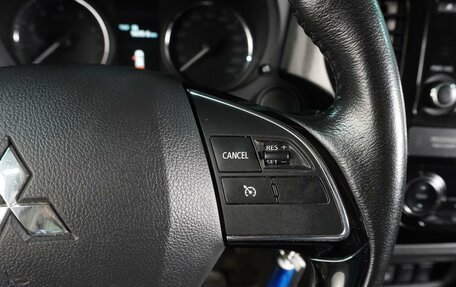 Mitsubishi Outlander III рестайлинг 3, 2017 год, 2 179 000 рублей, 23 фотография