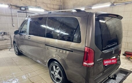 Mercedes-Benz V-Класс, 2017 год, 4 700 000 рублей, 5 фотография