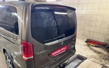 Mercedes-Benz V-Класс, 2017 год, 4 700 000 рублей, 7 фотография