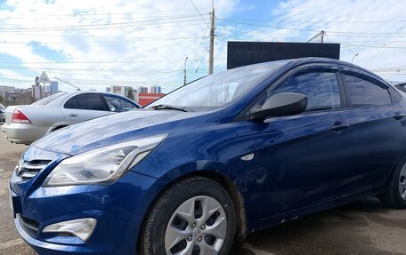 Hyundai Solaris II рестайлинг, 2015 год, 800 000 рублей, 3 фотография