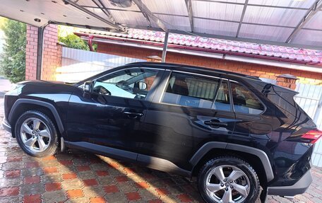 Toyota RAV4, 2021 год, 3 300 000 рублей, 5 фотография