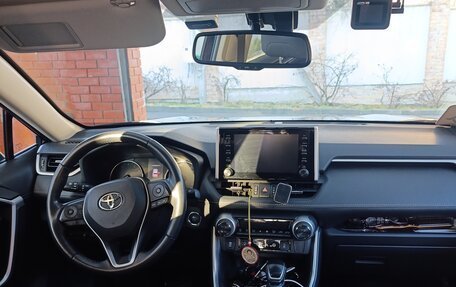 Toyota RAV4, 2021 год, 3 300 000 рублей, 7 фотография