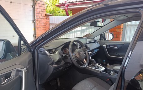 Toyota RAV4, 2021 год, 3 300 000 рублей, 6 фотография