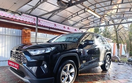 Toyota RAV4, 2021 год, 3 300 000 рублей, 2 фотография