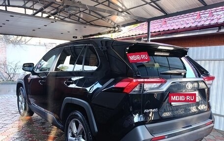 Toyota RAV4, 2021 год, 3 300 000 рублей, 4 фотография