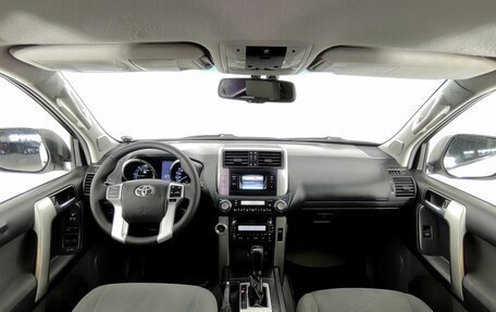 Toyota Land Cruiser Prado 150 рестайлинг 2, 2012 год, 2 699 000 рублей, 10 фотография