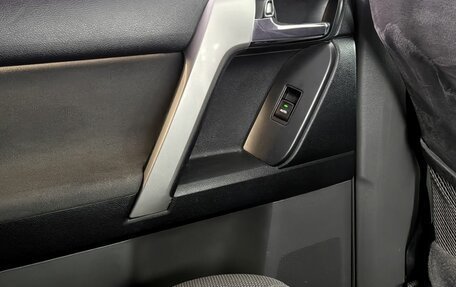 Toyota Land Cruiser Prado 150 рестайлинг 2, 2012 год, 2 699 000 рублей, 18 фотография