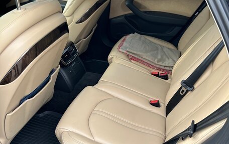 Audi A8, 2011 год, 3 100 000 рублей, 10 фотография