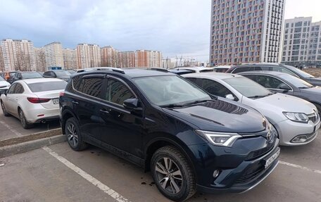 Toyota RAV4, 2018 год, 2 100 000 рублей, 3 фотография