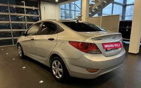 Hyundai Solaris II рестайлинг, 2011 год, 650 000 рублей, 5 фотография