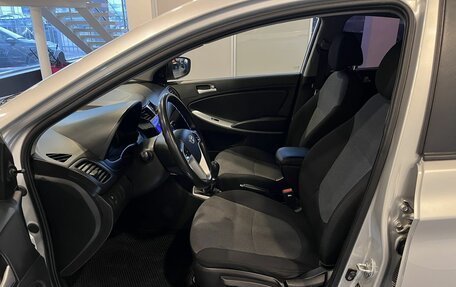 Hyundai Solaris II рестайлинг, 2011 год, 650 000 рублей, 16 фотография