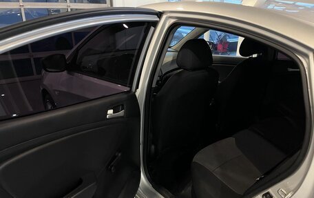 Hyundai Solaris II рестайлинг, 2011 год, 650 000 рублей, 22 фотография