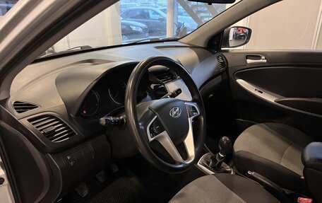 Hyundai Solaris II рестайлинг, 2011 год, 650 000 рублей, 21 фотография
