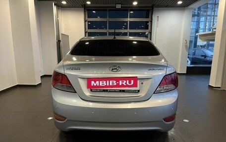 Hyundai Solaris II рестайлинг, 2011 год, 650 000 рублей, 4 фотография